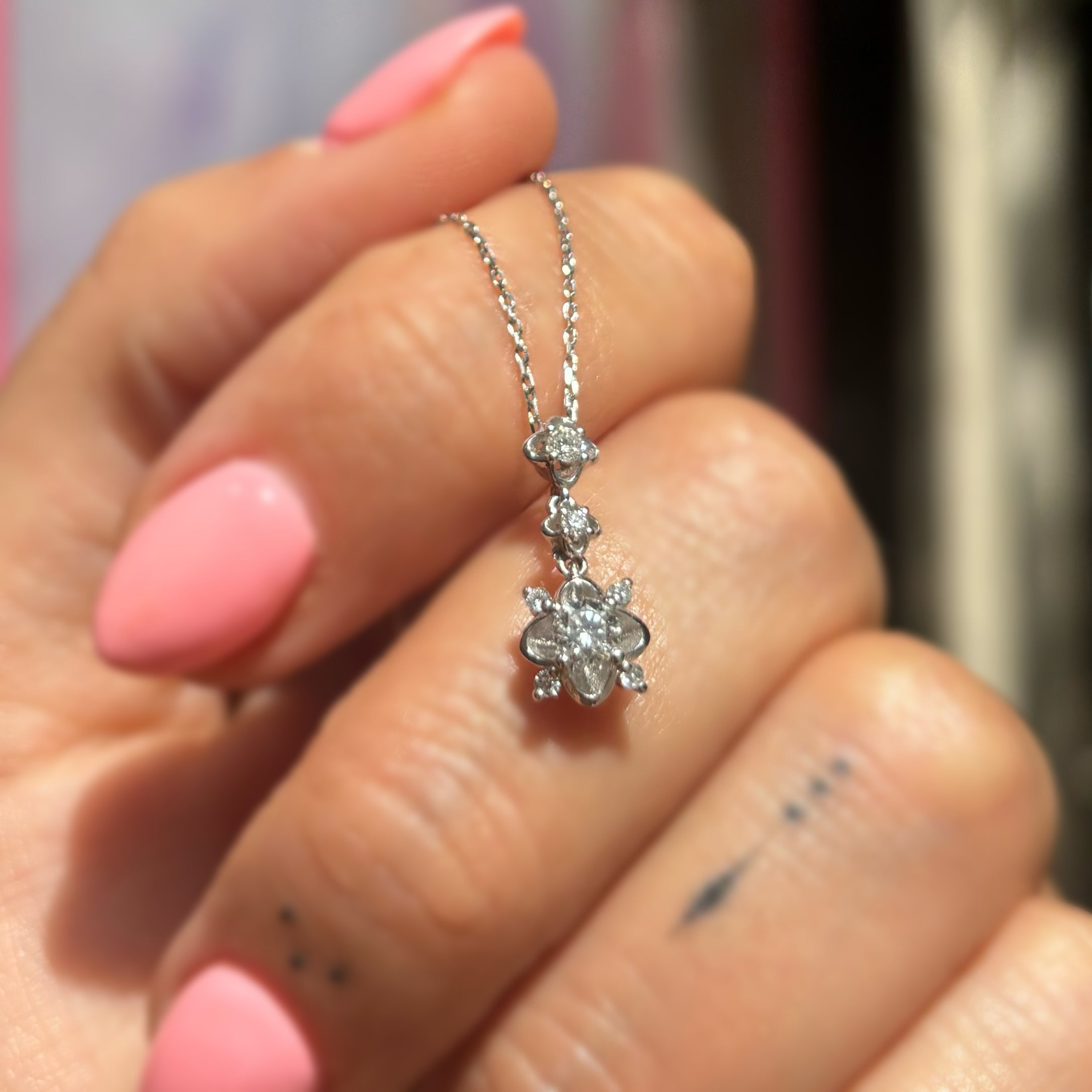 Тройна висулка от злато с диаманти и златен синджир бяло злато 14 карата